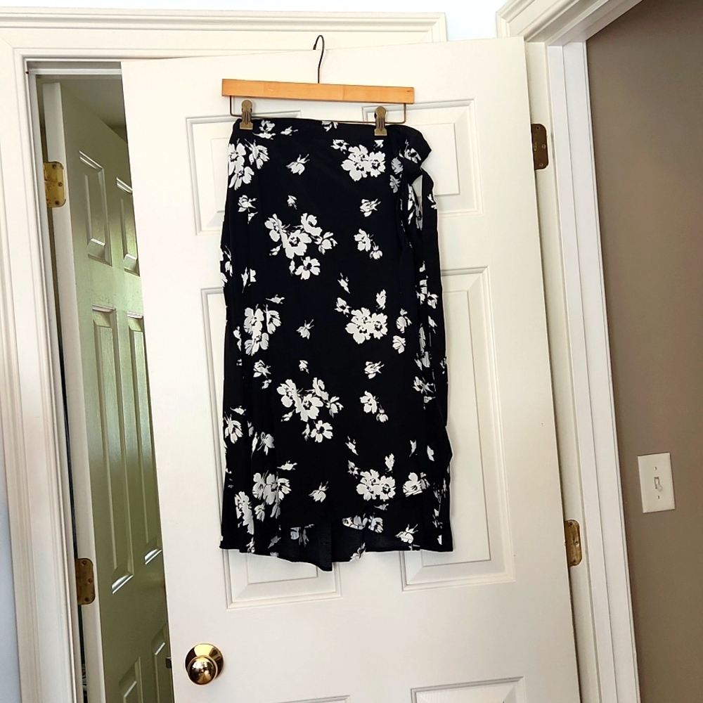 Gap wrap skirt size large